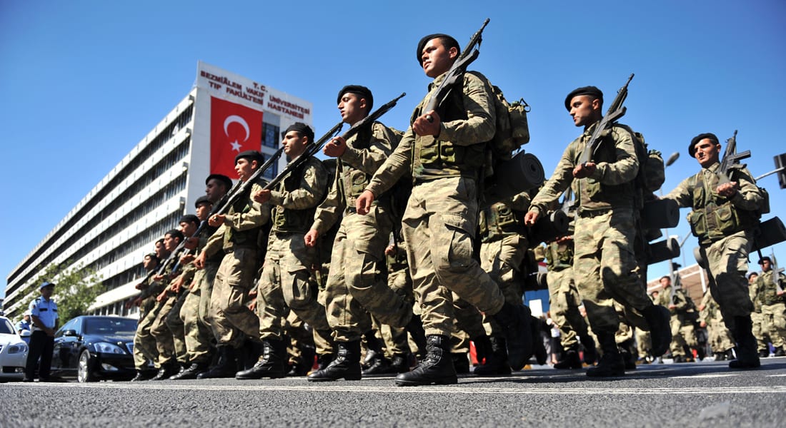 تقرير: إغلاق الأكاديميات والثانويات الحربية في تركيا وفصل مستشار أردوغان العسكري