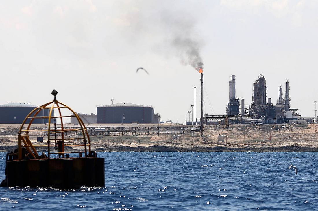 ست دول غربية تطالب قوات حفتر بالتراجع عن تهديد المنشآت النفطية 