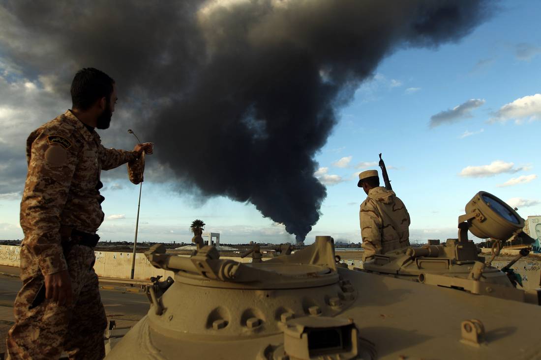 قوات حفتر وحرس الوفاق يهددان بمعركة بينهما بسبب النفط