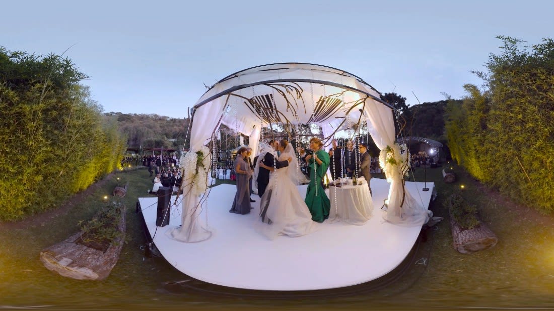إليكم زفافاً بتقنية الواقع الافتراضي.. ليدوم إلى الأبد! 