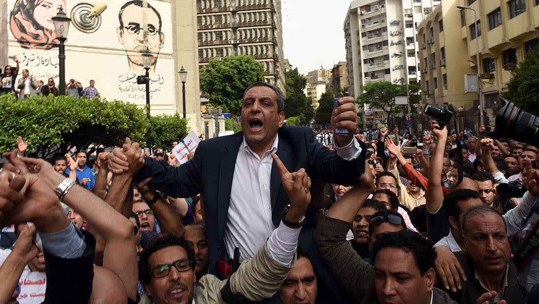 نقيب الصحفيين المصريين لـCNN: الحكومة تراجعت عن حبس الصحفيين احتياطيا