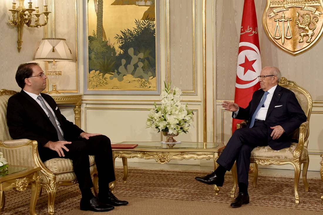 رئيس الحكومة التونسية يخفّض رواتب وامتيازات الوزراء بـ30 في المئة