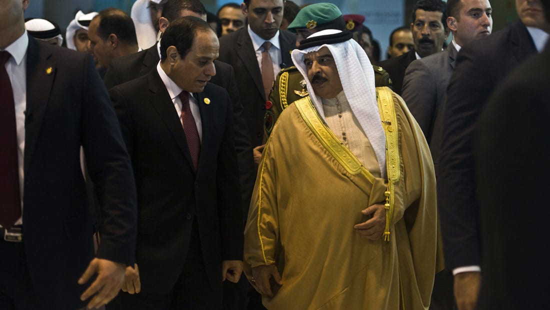 الرئيس عبدالفتاح السيسي يقرر معاملة ملك البحرين مثل المصريين بشأن تملك أراض بشرم الشيخ