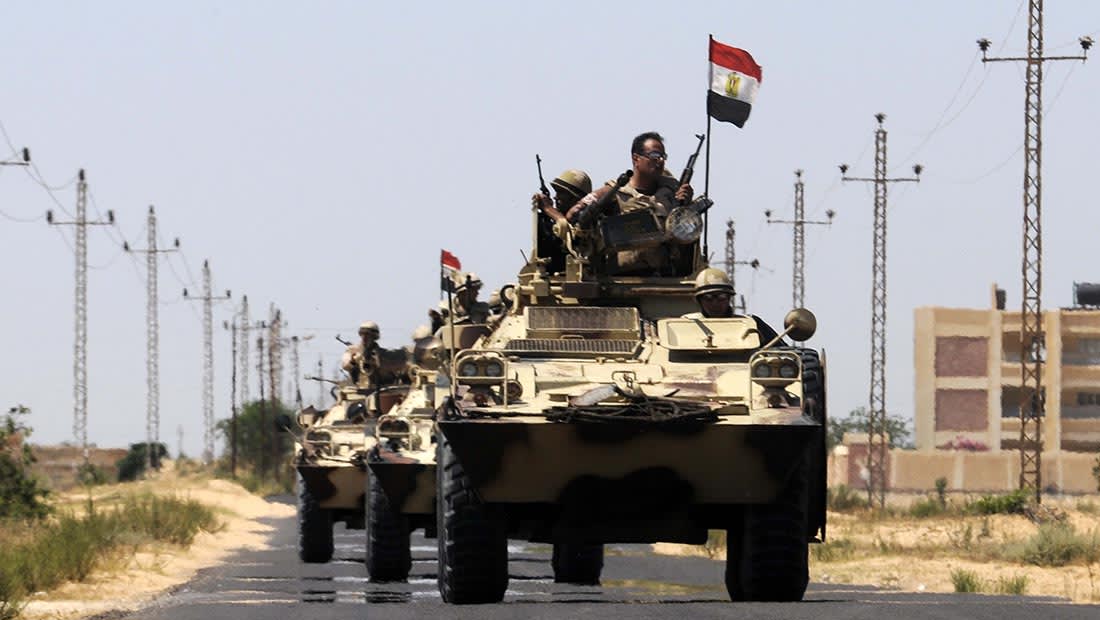 الجيش المصري: مقتل 12 جندياً و15 إرهابياً في هجوم على نقطة تأمين شمال سيناء 
