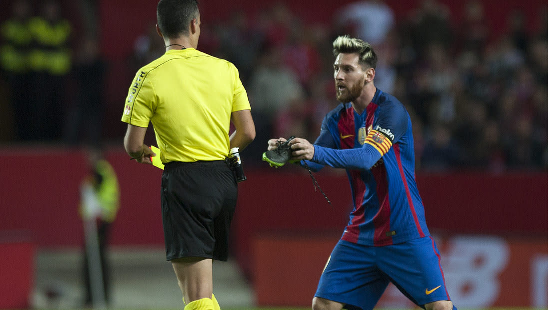برشلونة يهزم إشبيلية في مباراة متقلبة ويقلص الفارق مع الريال