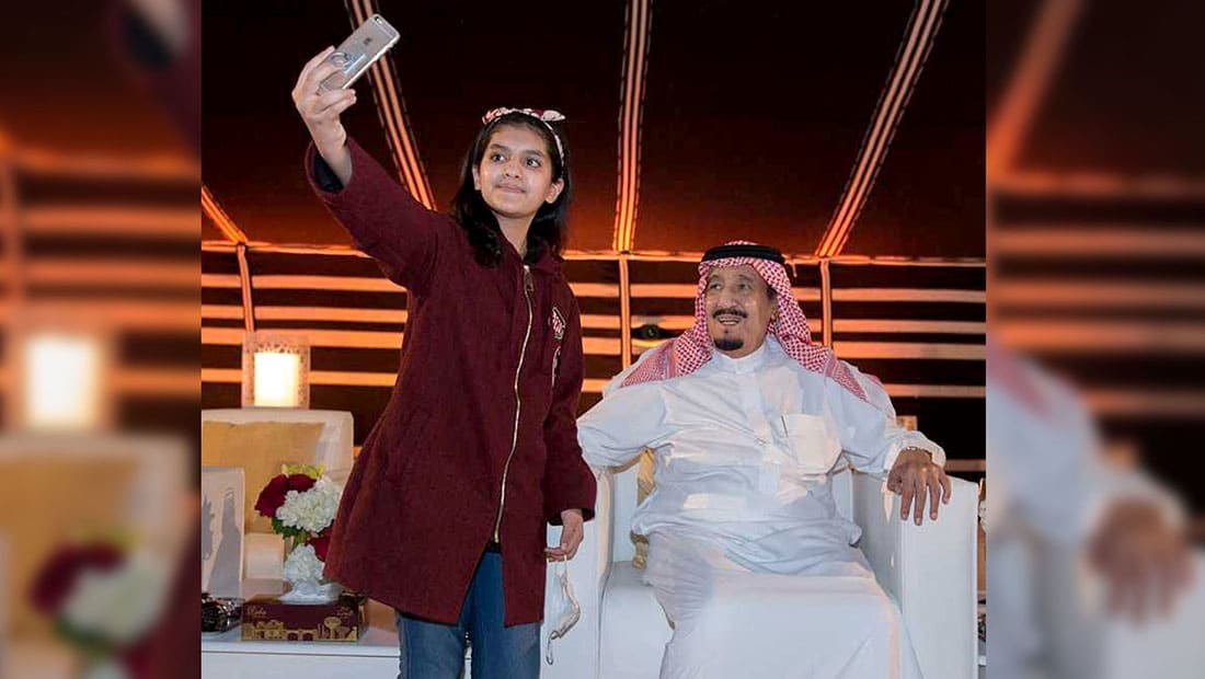 سيلفي وعرضة وسيف وخيول في زيارة الملك سلمان إلى قطر 