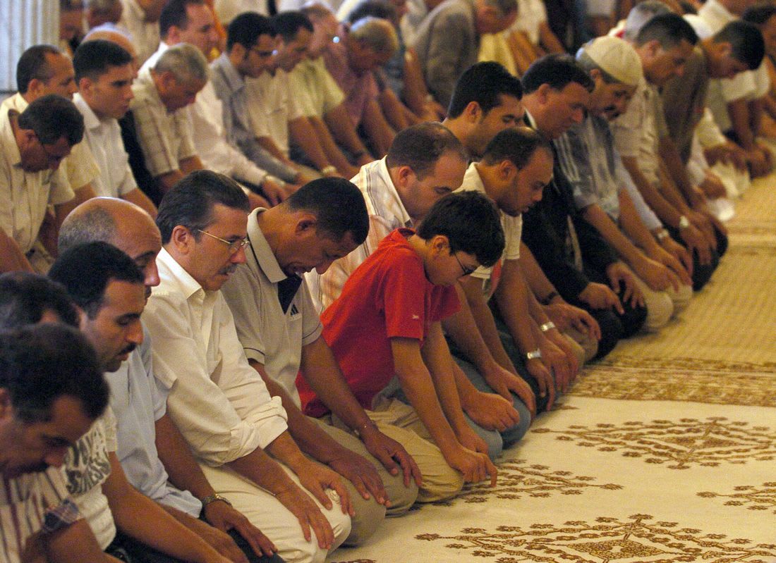 خطبة جمعة موحدة في مساجد تونس لحث المواطنين على التبليغ عن الفساد