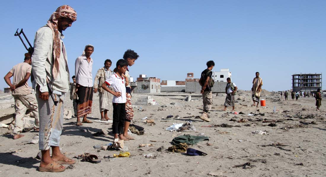مسؤولان يمنيان لـCNN: مقتل 41 جنديا بتفجير انتحاري في عدن
