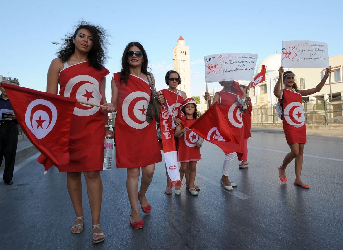 تشبيه التونسيات بالإيرانيات في "فرض" ارتداء الحجاب يثير احتجاجا في تونس