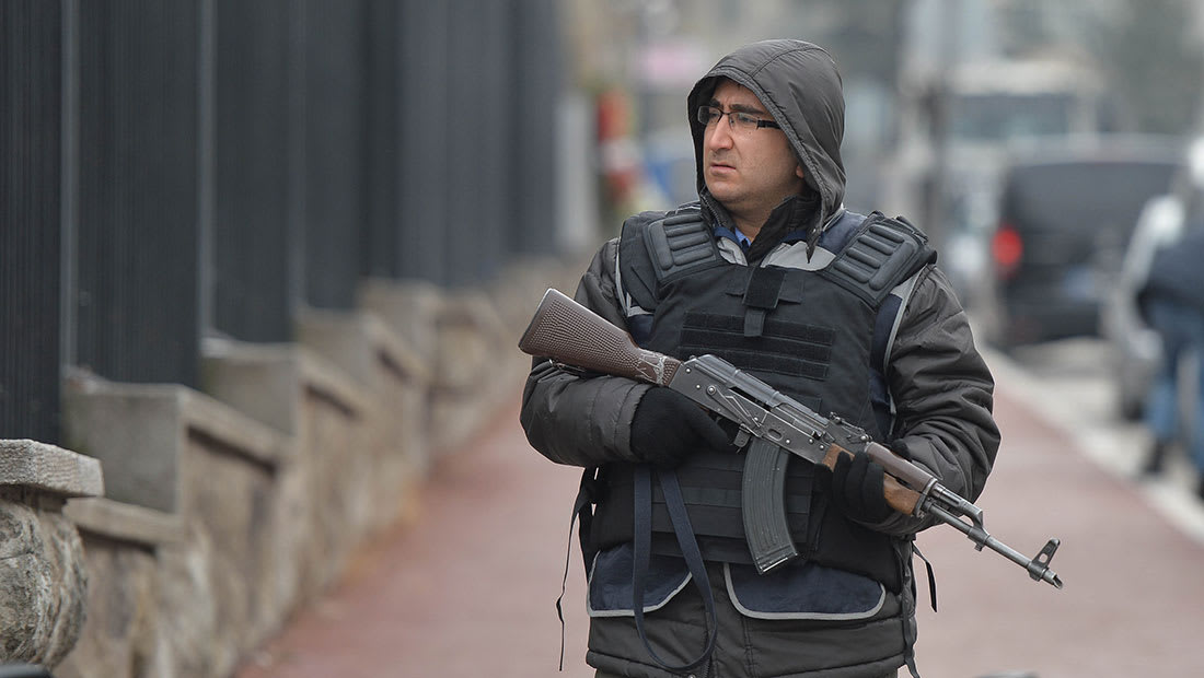 محافظ إسطنبول: عراقي ومصرية بين الموقوفين مع منفذ هجوم الملهى