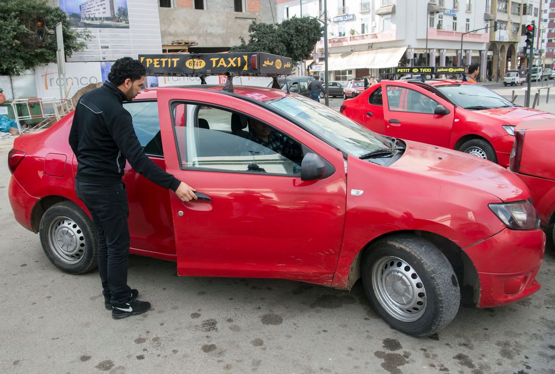 لإنهاء حالة الفوضى.. قرار ينظم قطاع سيارات الأجرة في الدار البيضاء