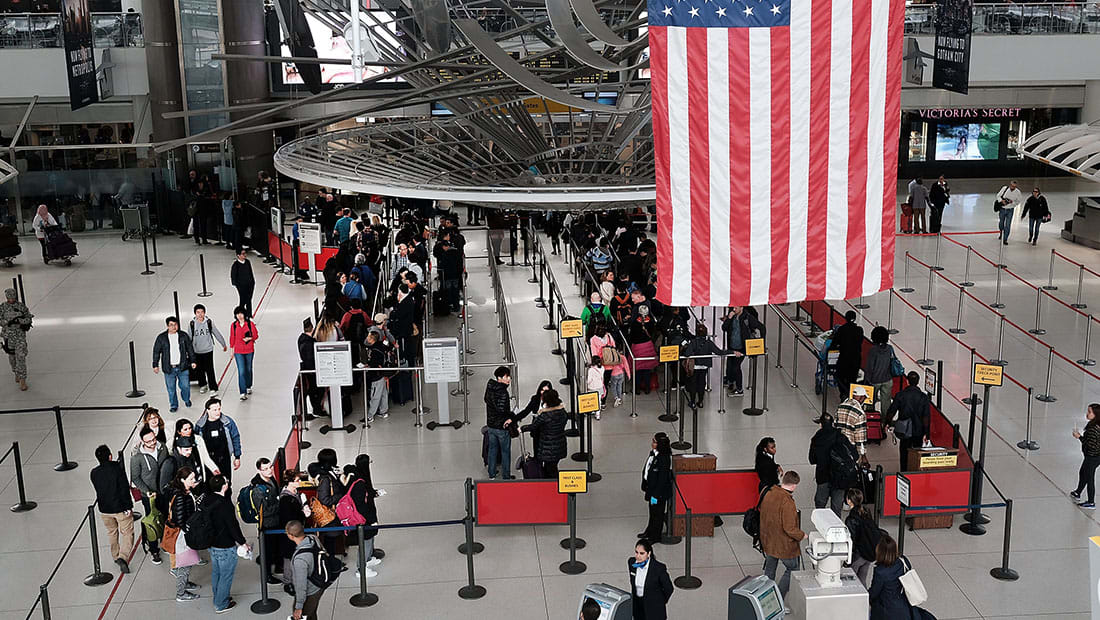 شركات الطيران تبدأ تطبيق قرار ترامب بمنع سفر مواطني 7 دول إسلامية لأمريكا 