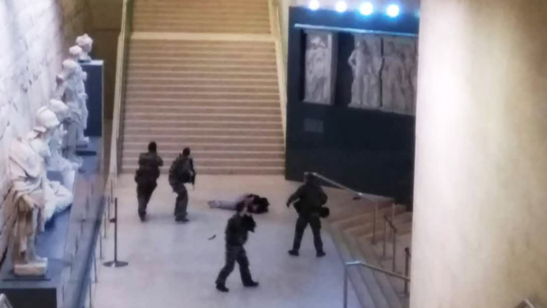 فرنسا: منفذ الهجوم قرب متحف اللوفر مصري مقيم بالإمارات
