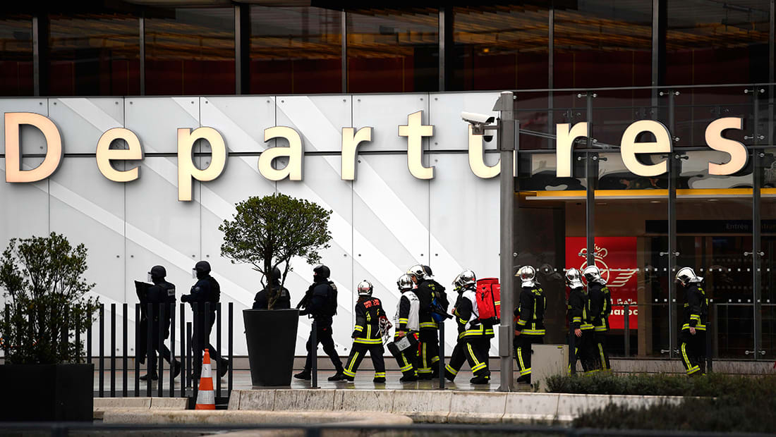 باريس: منفذ هجوم مطار أورلي صاح بأنه جاء "للموت في سبيل الله"