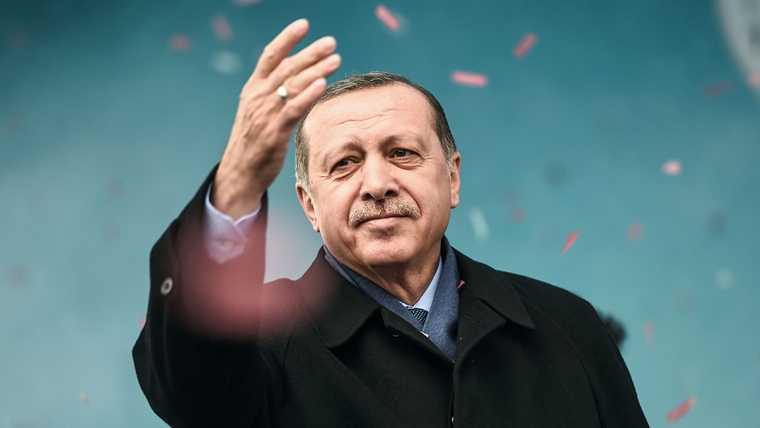 أردوغان يرد على رفع لافتة تدعو لقتله بسويسرا