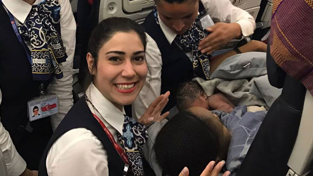 طفلة تُولد على طائرة تركية فوق ارتفاع 13 ألف متر