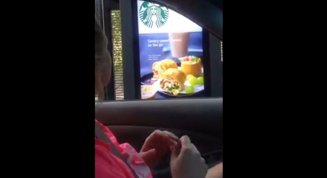 لماذا انتشر هذا الفيديو لسيدة تطلب قهوة من ستاربكس؟
