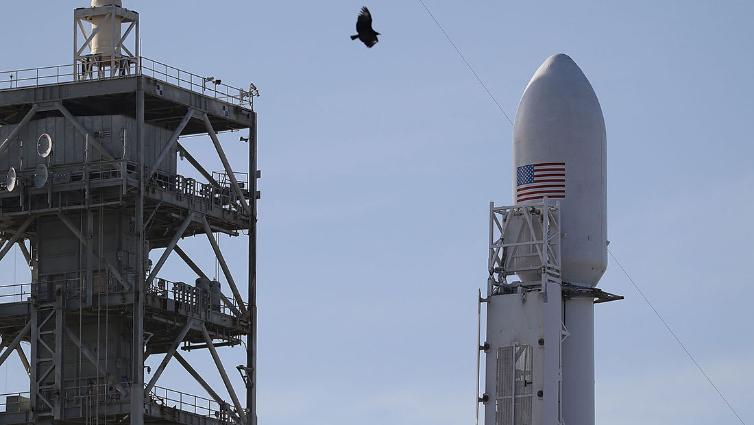 صاروخ أمريكي ينقل "حمولة سرية" إلى الفضاء بقمر صناعي للتجسس