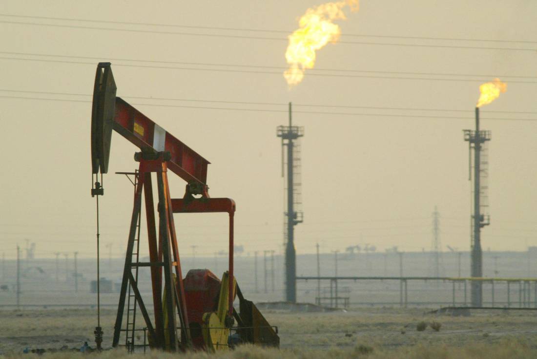 الجزائر والعراق ينضمان إلى السعودية في تمديد اتفاق تخفيض إنتاج النفط