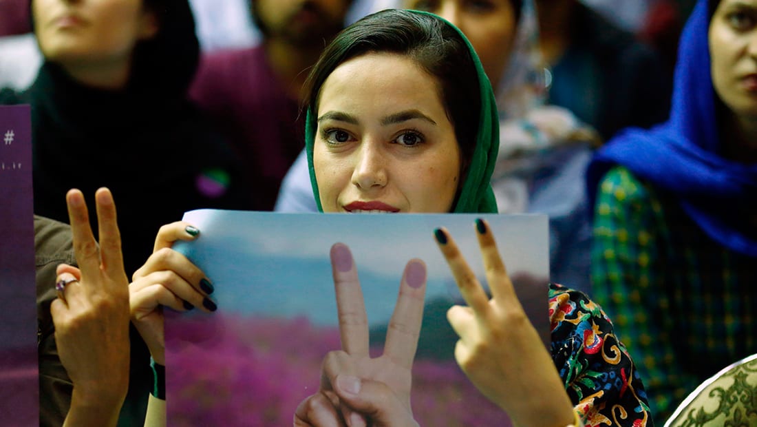 استطلاع رسمي بإيران يرجح كفة الإصلاحيين بالانتخابات ويتوقع مشاركة 67%