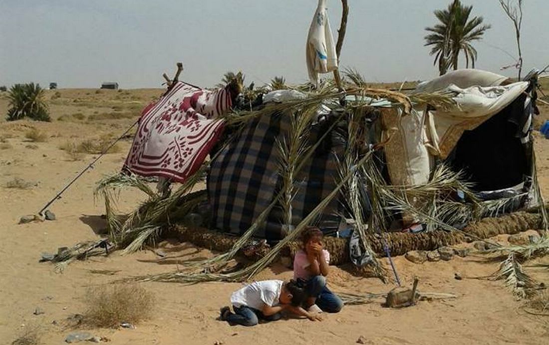 سوري على حدود المغرب والجزائر: لا زلنا في مكاننا.. ولولا دعم السكان لمِتنا جوعا