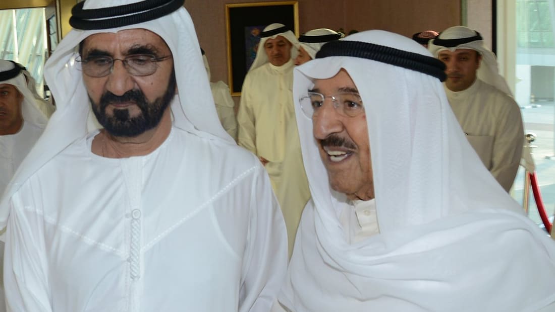 وسط أزمة قطر.. أمير الكويت يصل الإمارات في "زيارة أخوية" بعد السعودية