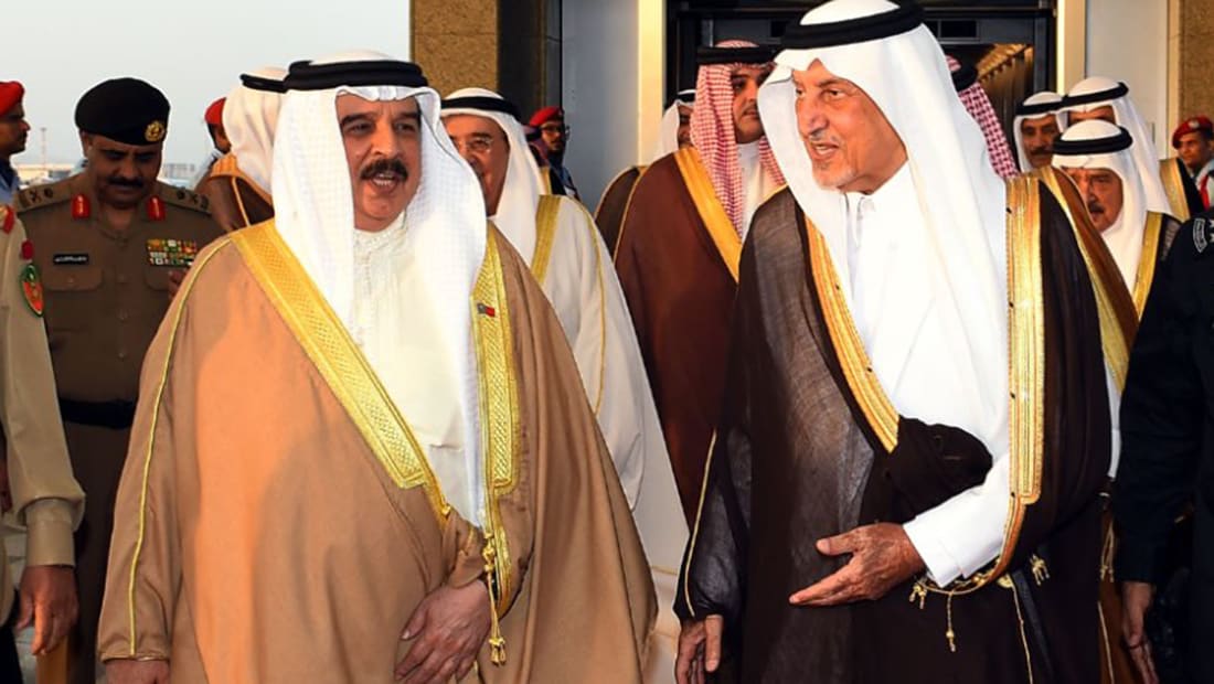 ملك البحرين في السعودية: على القيادة القطرية تصحيح مسار سياستها لعودة العلاقات 