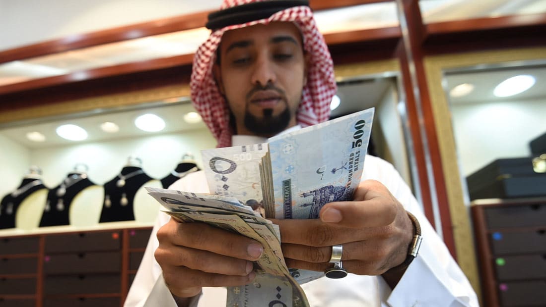 السعودية.. أمر ملكي جديد بشأن إعادة جميع البدلات والمكافآت لموظفي الدولة