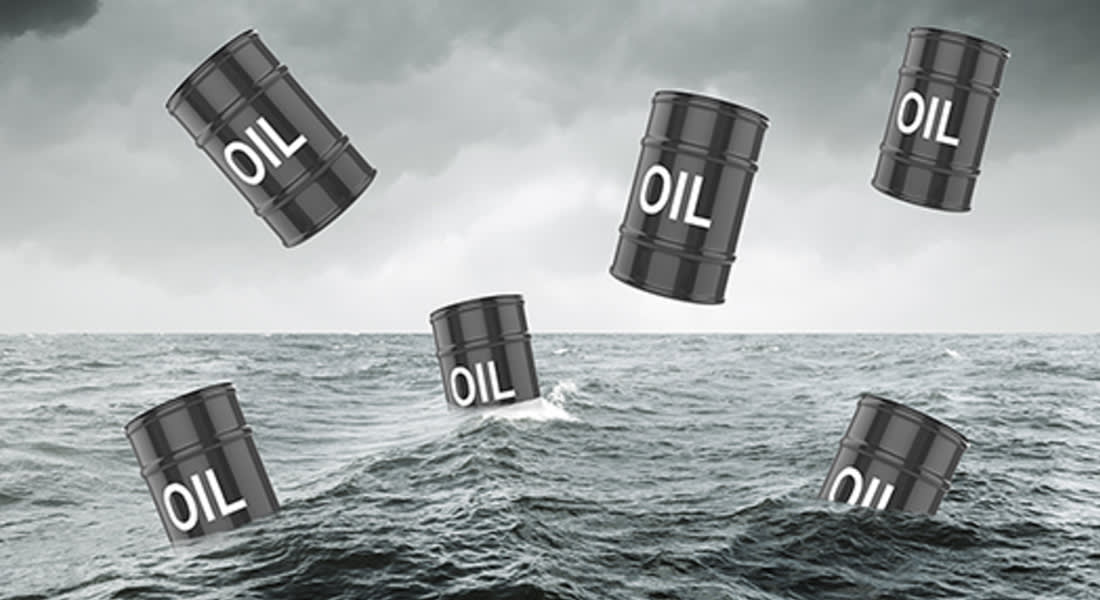 أسعار النفط تتراجع بسرعة لأدنى مستوياتها في 10 أشهر