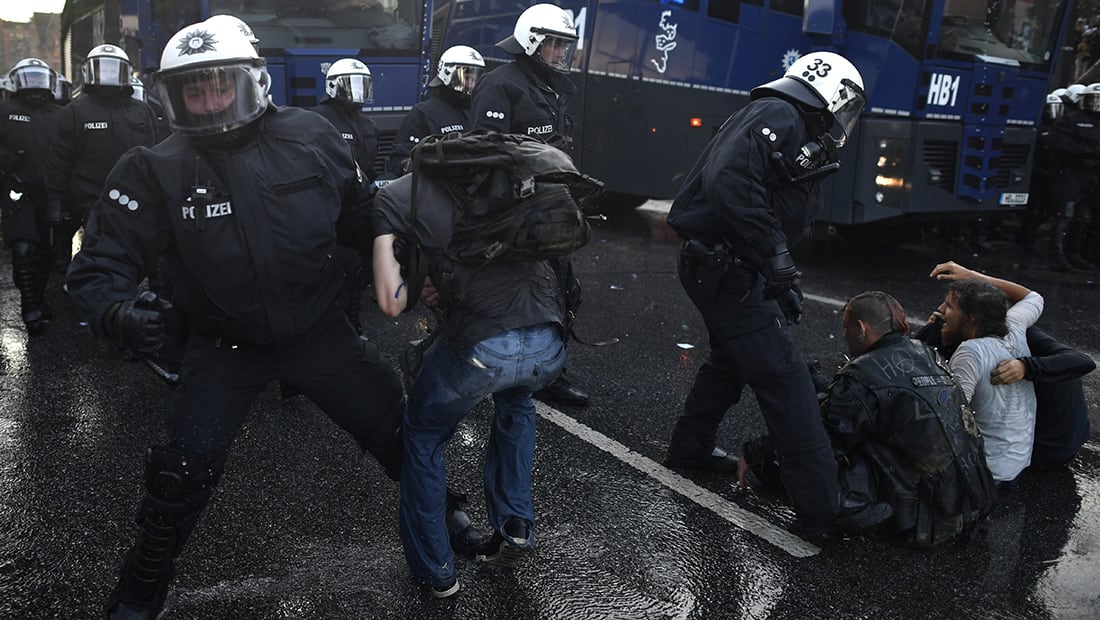 اشتباكات بين الشرطة الألمانية ومتظاهرين ضد قمة العشرين.. "أهلا بكم في الجحيم"