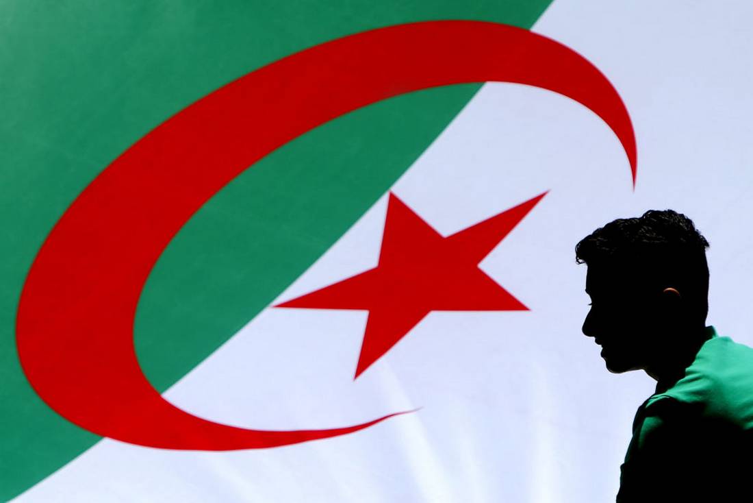 جزائريون ينتفضون عبر الشبكات الاجتماعية ضد استخدام الفرنسية في الوثائق الإدارية