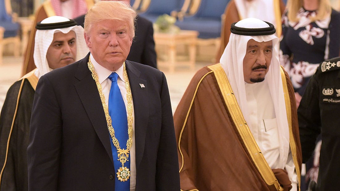 ترامب يبحث مع الملك سلمان أزمة قطر.. ويؤكد ضرورة قطع كل مصادر تمويل الإرهاب