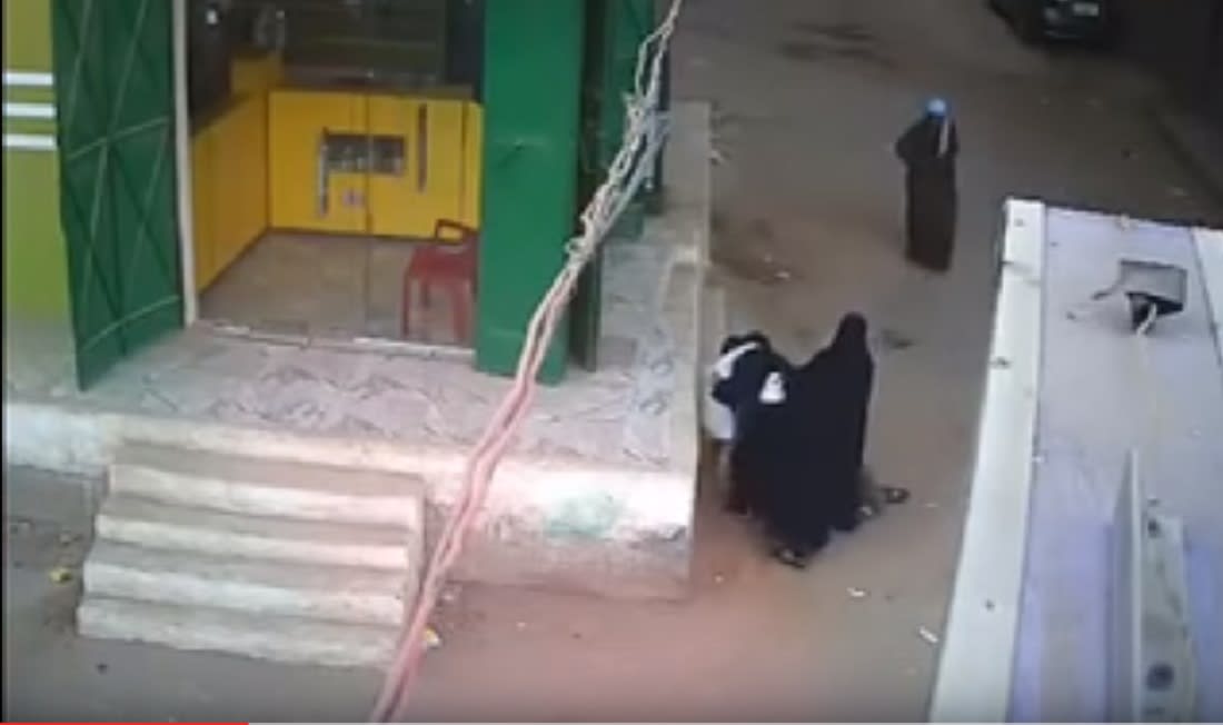 الأمن المصري يعتقل رجلا قتل ابنه بالرصاص أمام أعين والدته