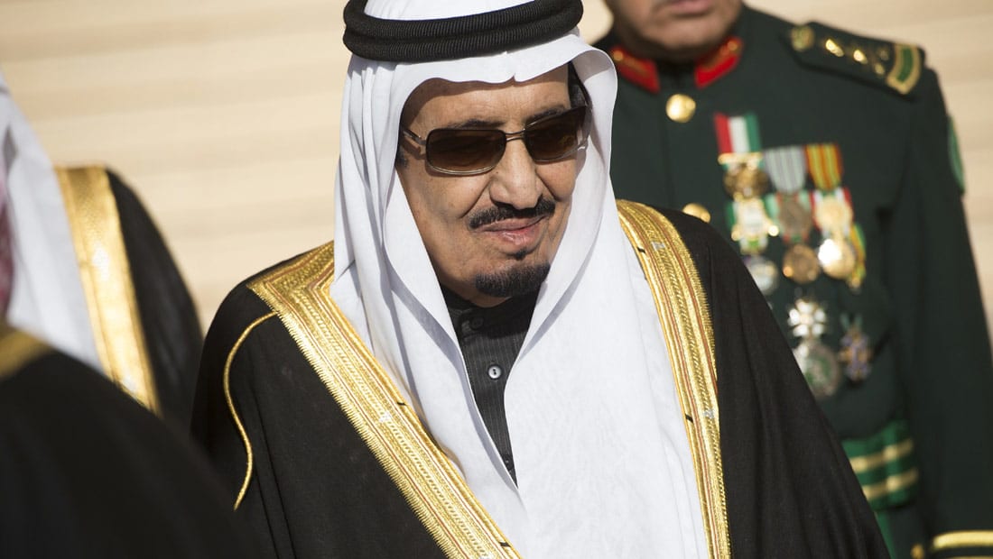 الملك سلمان يأمر بالقبض على أمير سعودي بعد فيديو اعتدائه على شبّان وشابات