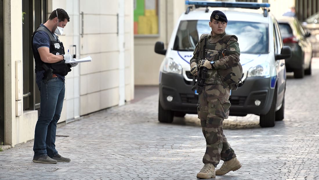 شرطة فرنسا: جنديان اصابتهما خطرة بحادث الدهس