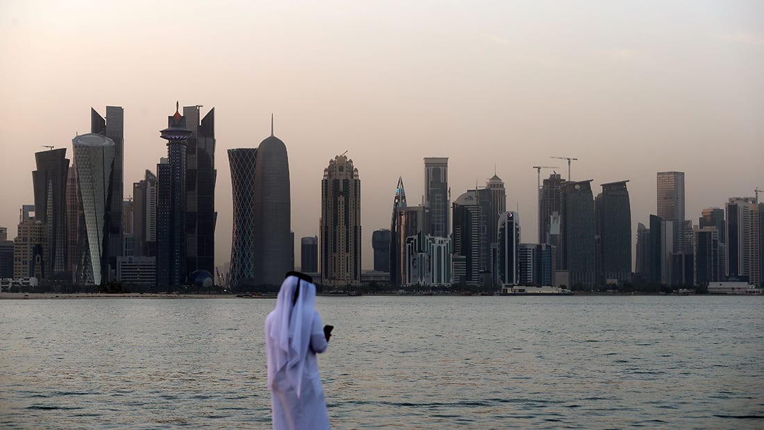 خلفان يبين "عقلية قطر" مقارنة مع "السعودية ودول المقاطعة"