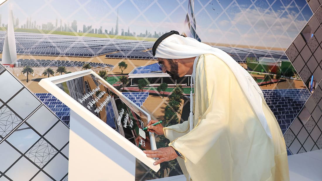 محمد بن راشد يعلن عن أكبر مشروع للطاقة الشمسية المركزة في العالم
