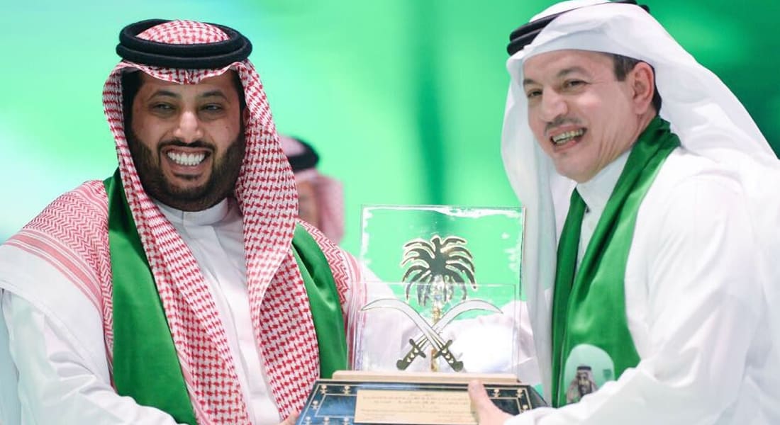 الفنان السعودي طلال سلامة يرد على اتهامه بغناء آيات من القرآن ويهاجم حكومة قطر