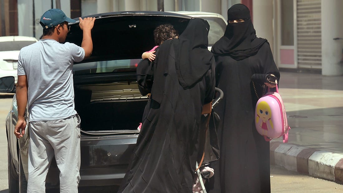 "قيادة المرأة".. تقرير: العائلة السعودية ستوفر نحو 20 ألف ريال سنويا