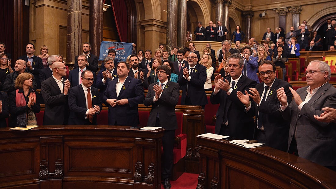 برلمان كتالونيا يصوت لصالح استقلال الإقليم عن إسبانيا.. وراخوي: سنستعيد الشرعية