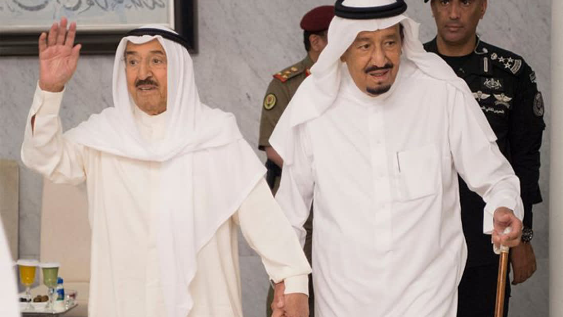 العاهل السعودي يتصل بأمير الكويت للاطمئنان على صحته 
