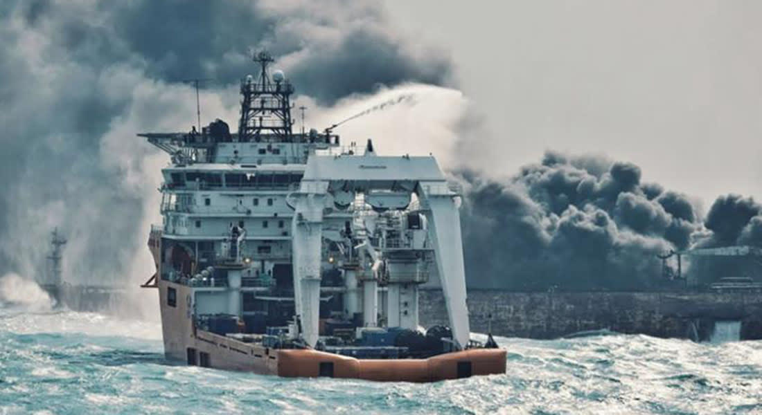 ناقلة النفط "سانتشي" تنفجر جزئيا في بحر الصين الشرقي
