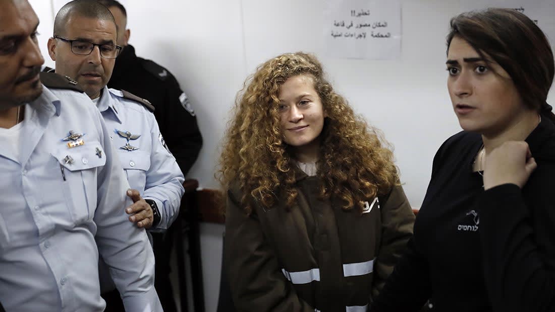 محكمة عسكرية إسرائيلية تقرر إبقاء عهد التميمي قيد الاعتقال حتى انتهاء محاكمتها