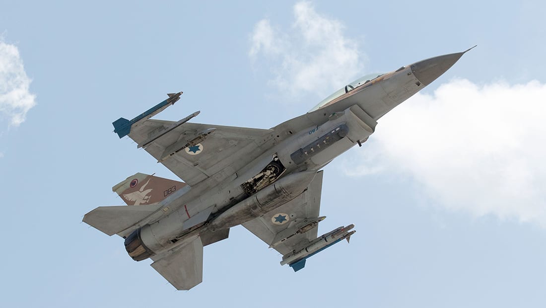 أدرعي: إخلاء طيارين بمقاتلة F-16 داخل إسرائيل ولا معلومات إن أصيبت بنيران سورية