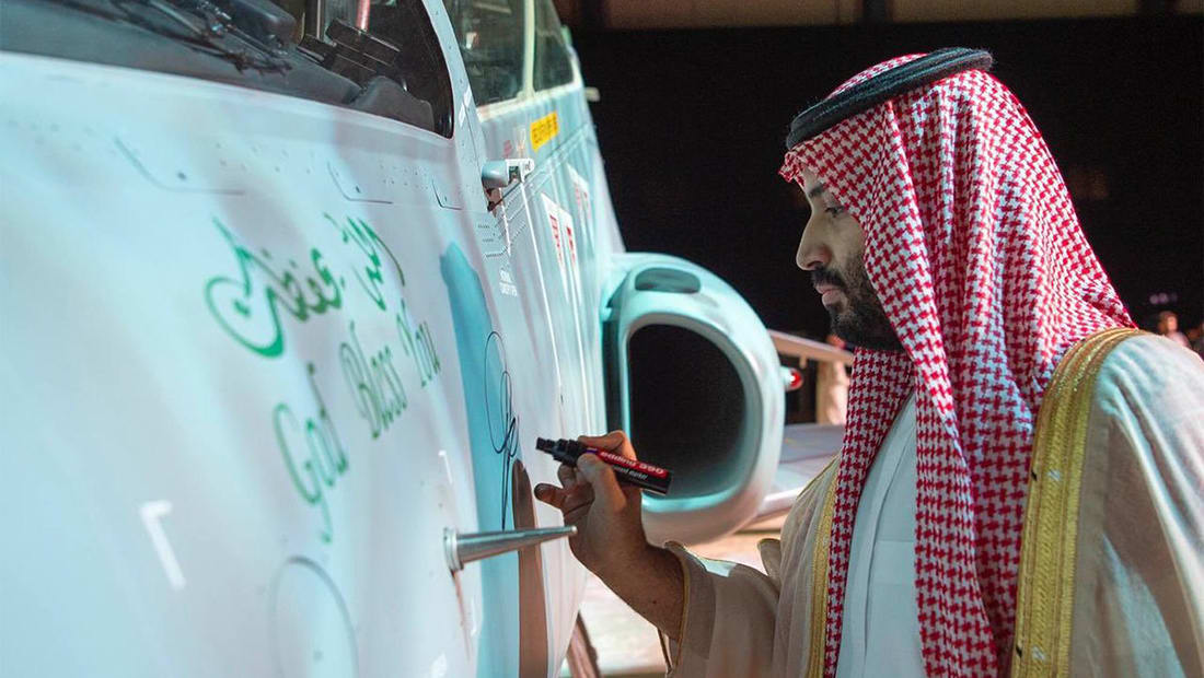 محمد بن سلمان يدشن أول طائرة "هوك" مجمعة محليا: حلق فوق أغلى أرض