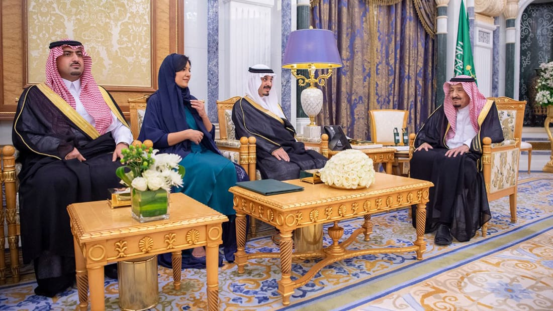 ريما بنت بندر تؤدي القسم أمام الملك سلمان كأول سفيرة سعودية