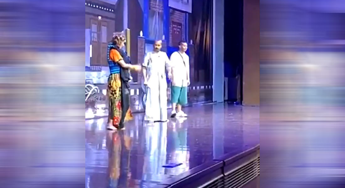 تداول فيديو رد الفنان الكويتي طارق العلي على مهاجمي السعودية على المسرح