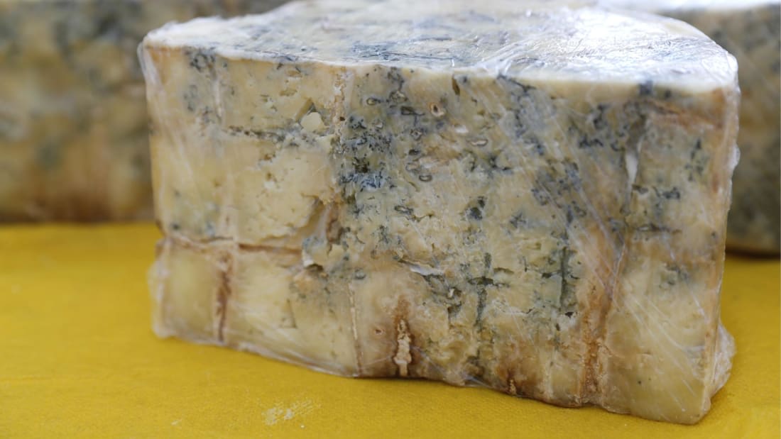 دراسة تُظهر أن الأوروبيين تناولوا الجبن الأزرق والجعة قبل 2700 عام
