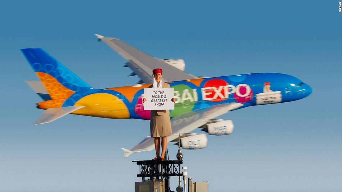 طائرة A380 تدور حول برج خليفة بدبي في إعلان جديد.. شاهد