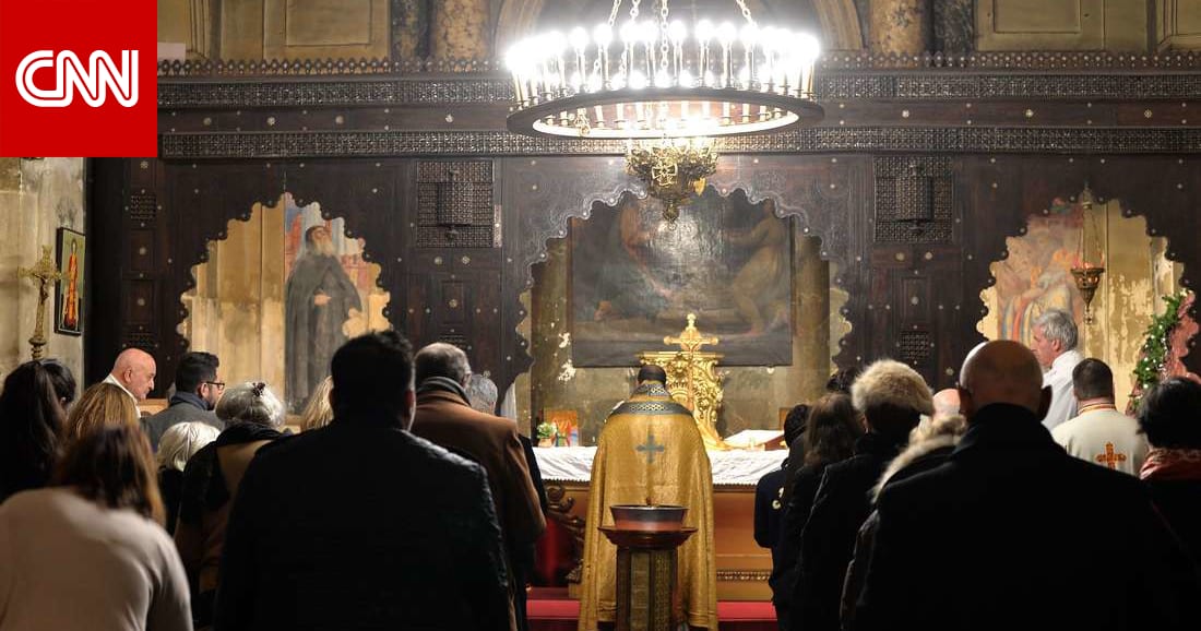 Pour diffuser une culture de paix… Des musulmans protègent une église en France pendant les prières de Noël